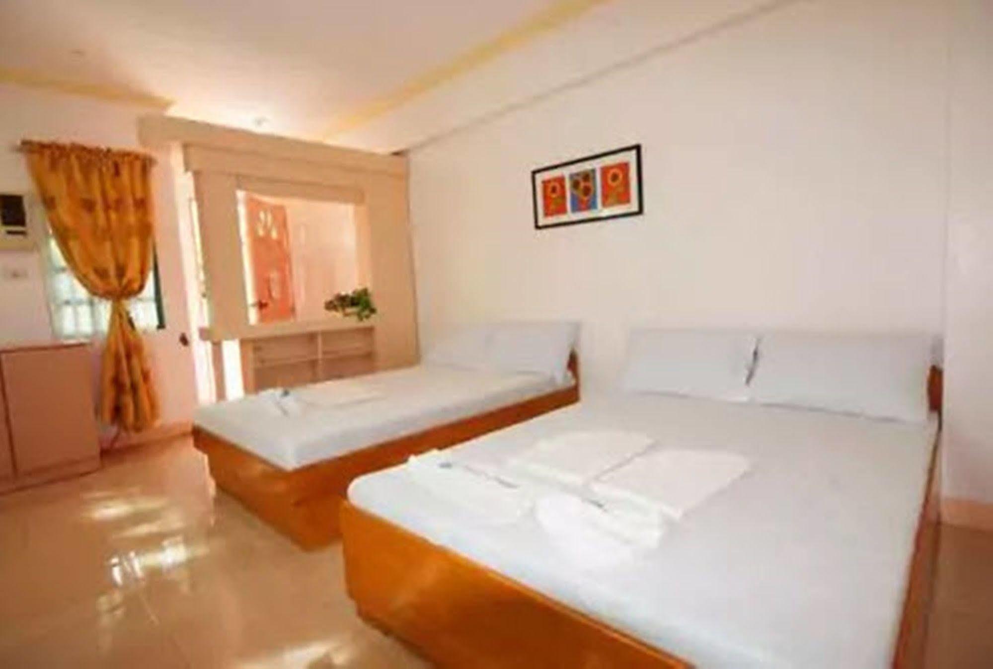 Apartelle De Francesca Puerto Galera Exterior foto