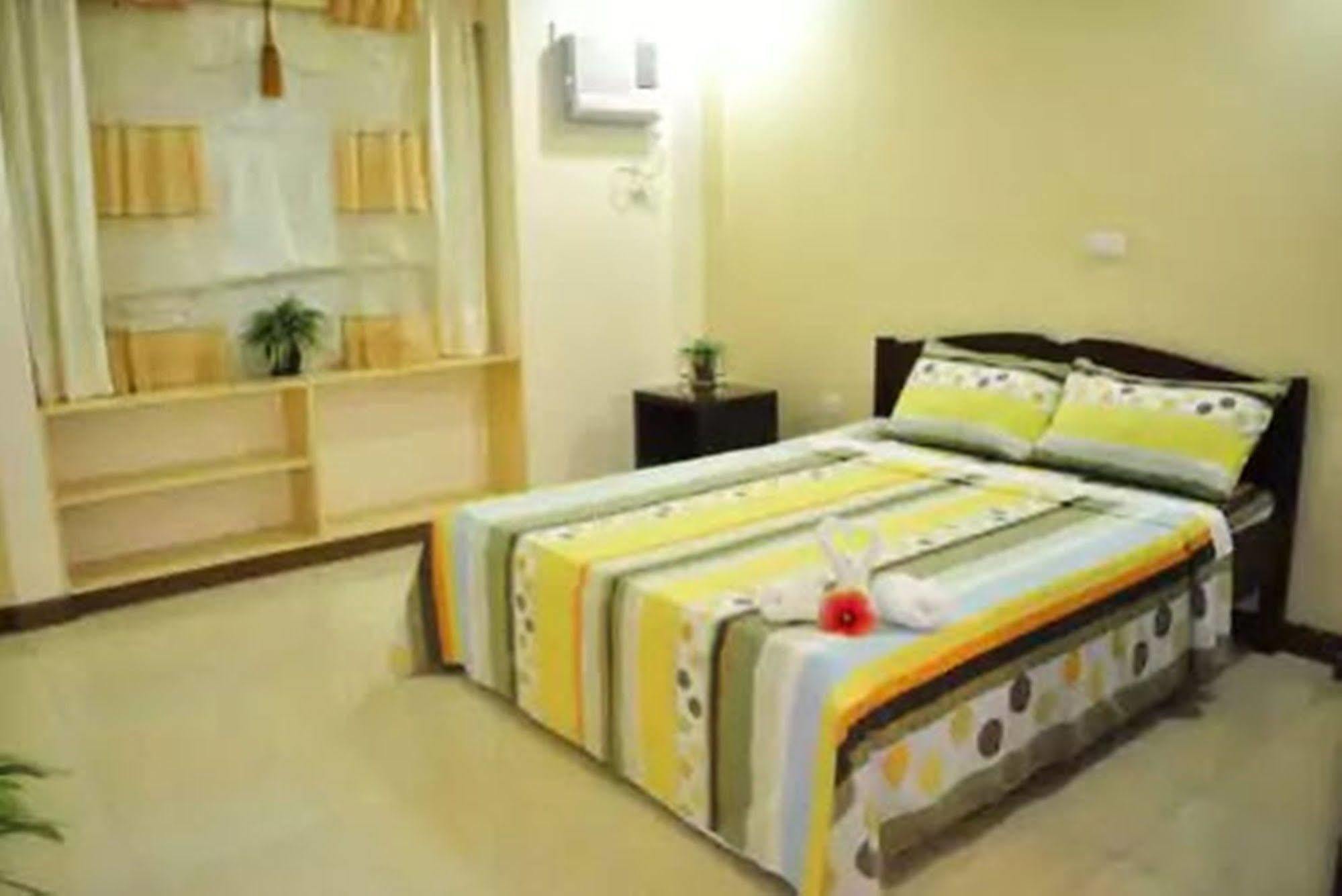 Apartelle De Francesca Puerto Galera Exterior foto