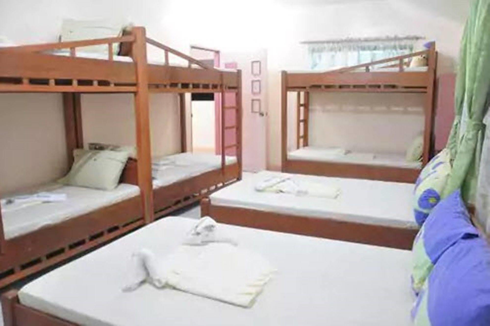 Apartelle De Francesca Puerto Galera Exterior foto