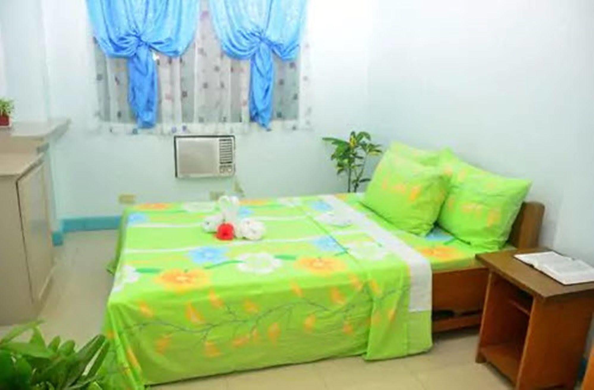 Apartelle De Francesca Puerto Galera Exterior foto