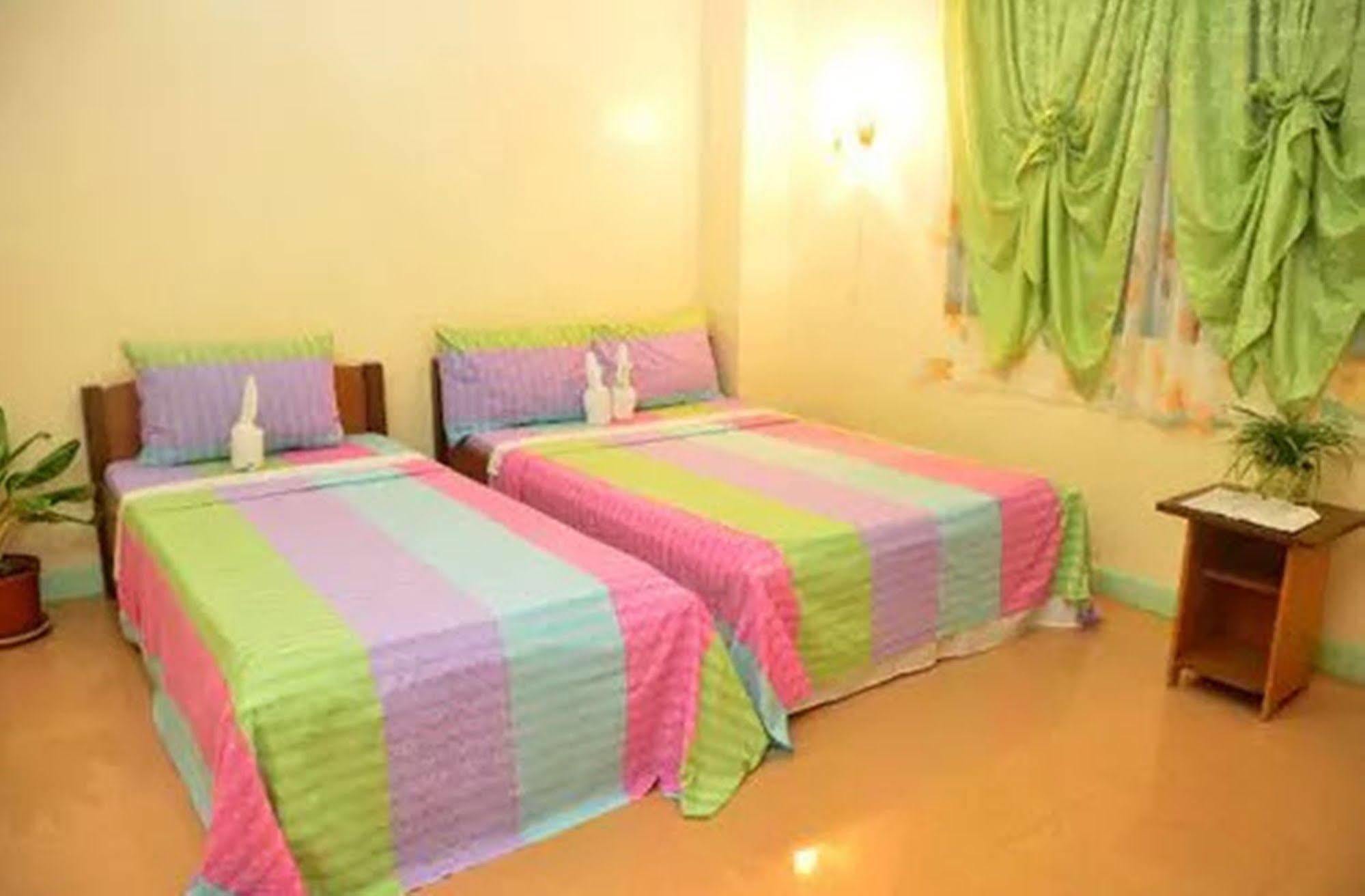 Apartelle De Francesca Puerto Galera Exterior foto
