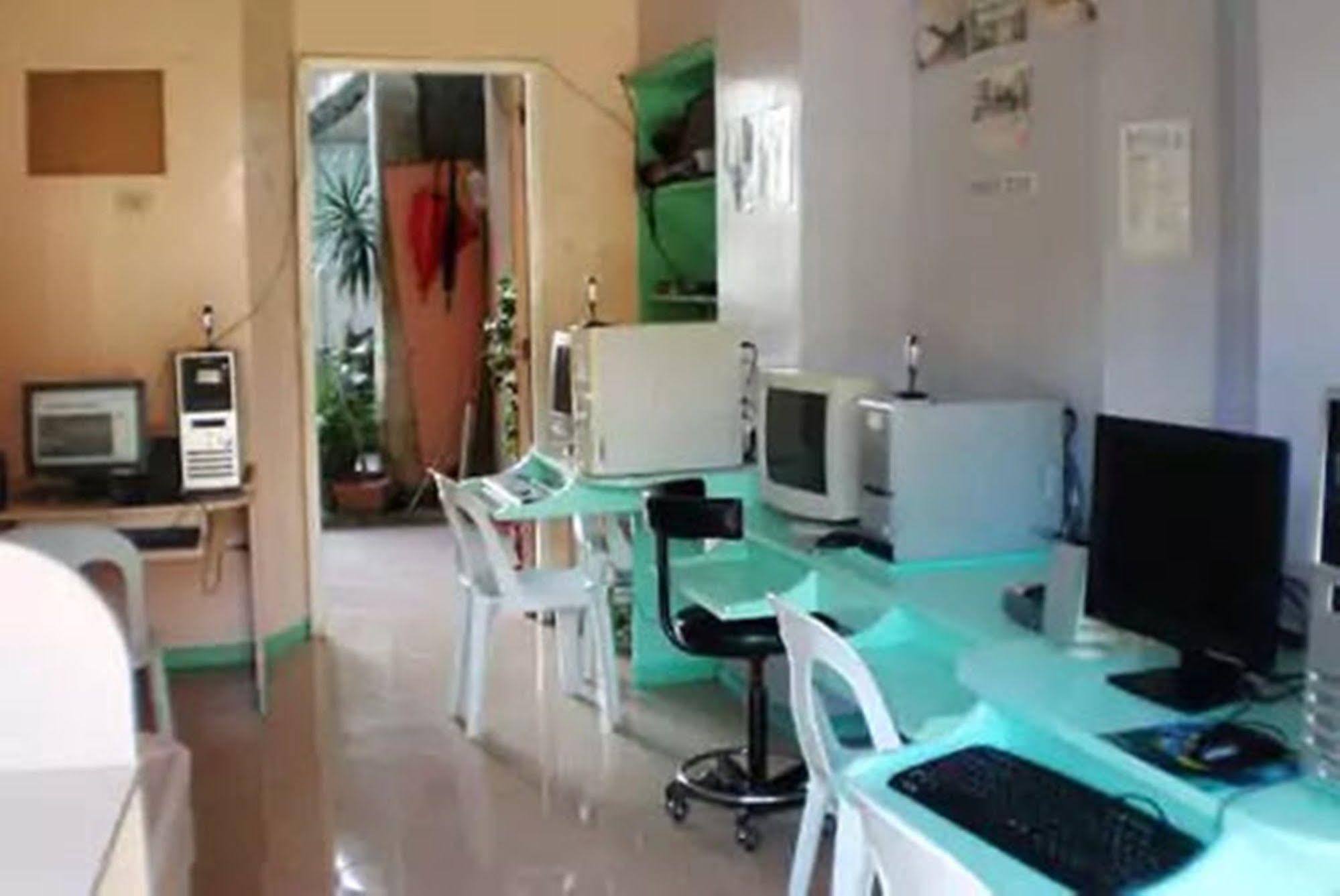 Apartelle De Francesca Puerto Galera Exterior foto